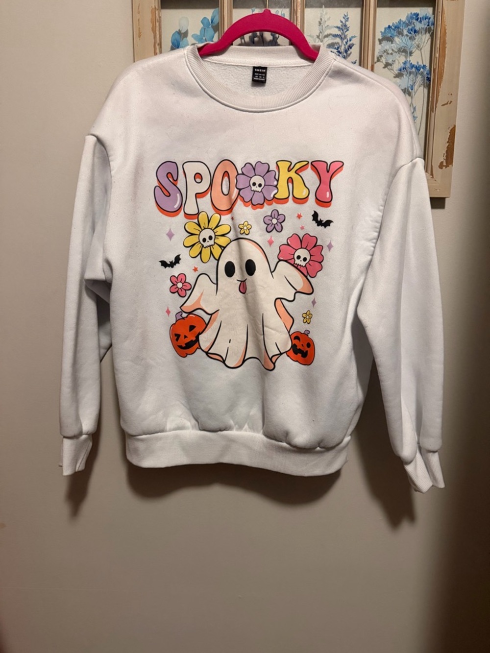 SHEIN White Crewneck Sweatshirt with Black Label